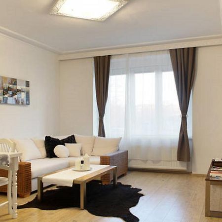 Apartment Argentinska 8 Praha Exteriér fotografie
