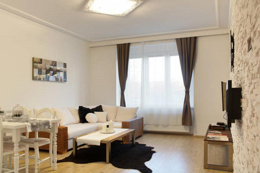Apartment Argentinska 8 Praha Exteriér fotografie